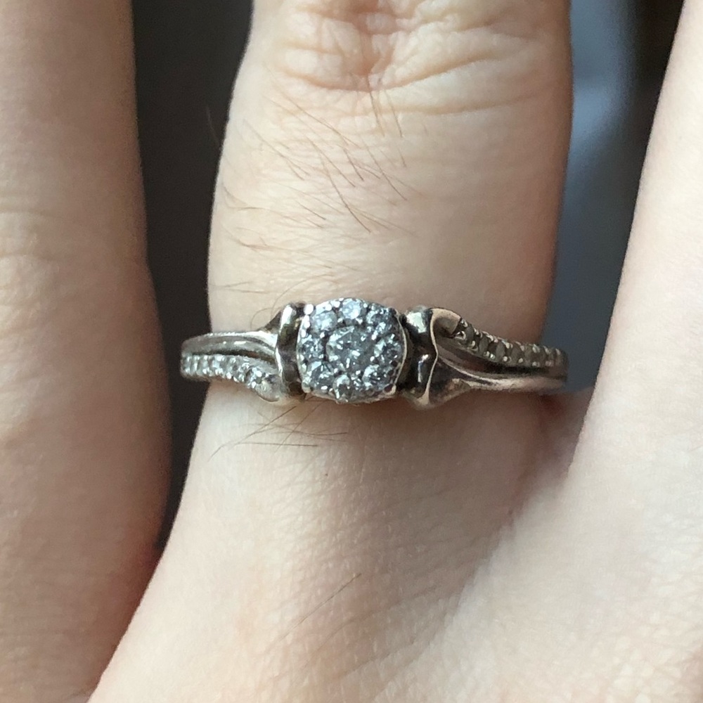 1/4 CTTW Real Diamond and 925 Sterling Silver Sz 6.5